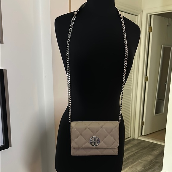 Tory Burch Beige Cream Quilted Leather crossbody with silver hardware - Picture 2 of 13